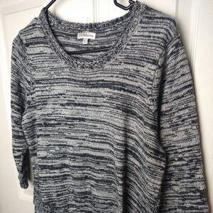 Croft and Barrow black white heather print crew neck ruffle ribbed bottom hem.XL